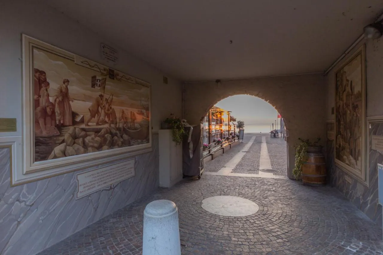 Bardolino Fronte Lago Di Garda, La Finestra Sull'Acqua Ιταλία