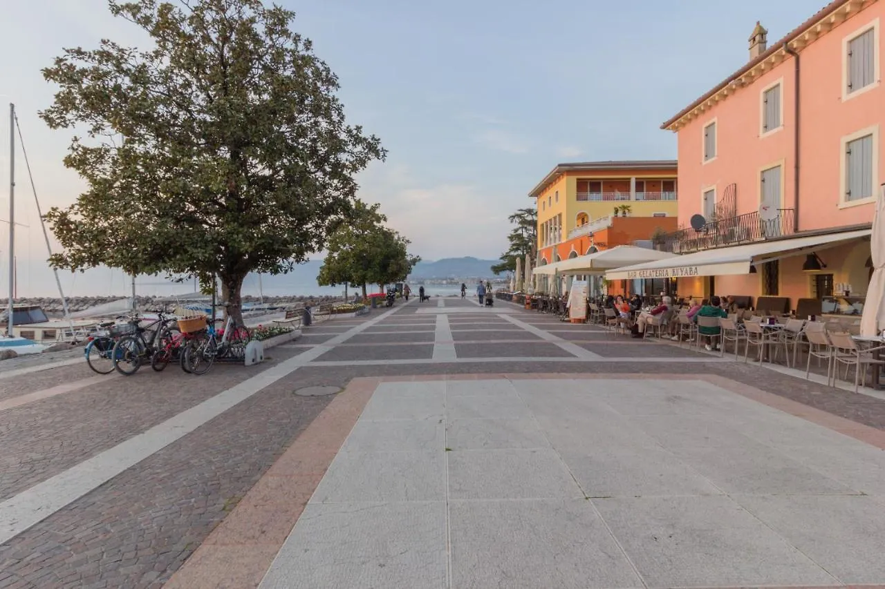 Apartment Bardolino Fronte Lago Di Garda, La Finestra Sull'Acqua