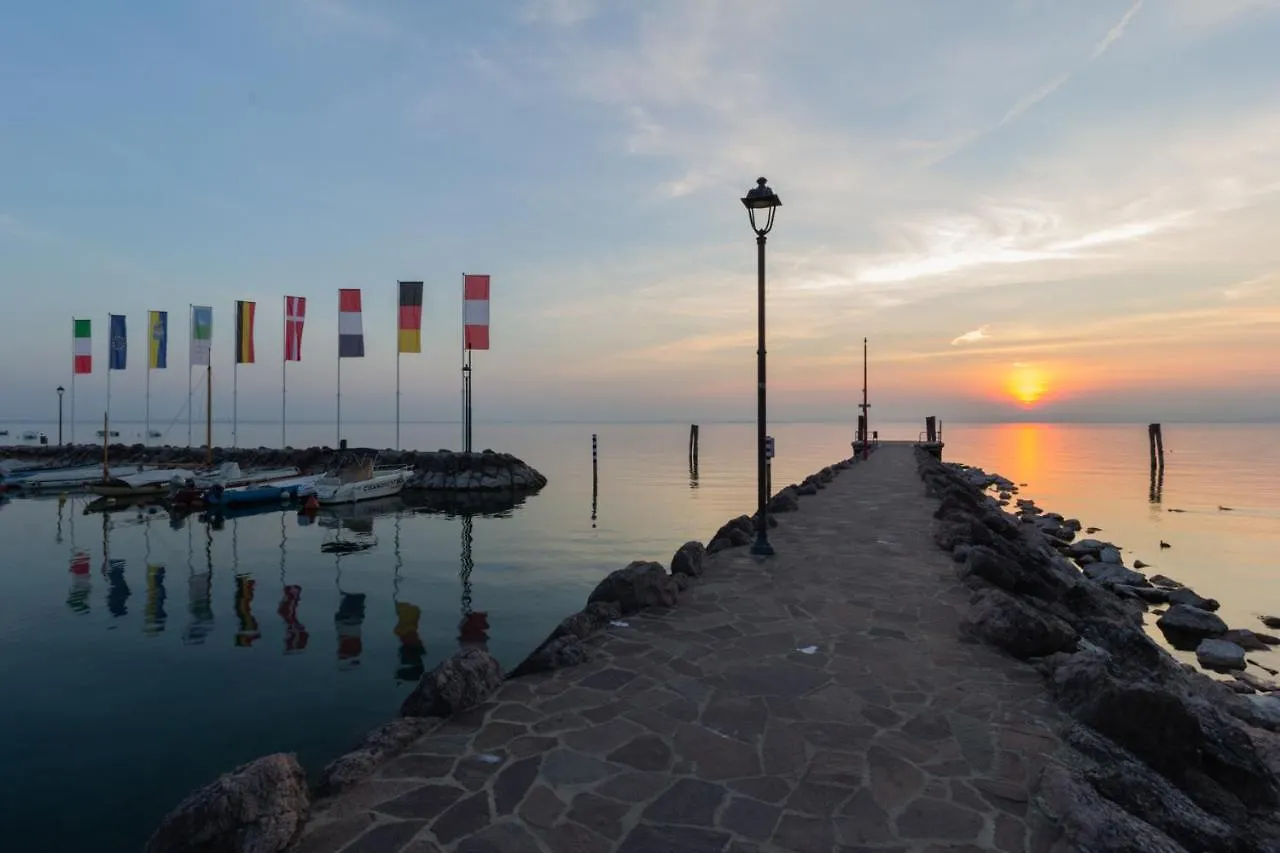 Bardolino Fronte Lago Di Garda, La Finestra Sull'Acqua