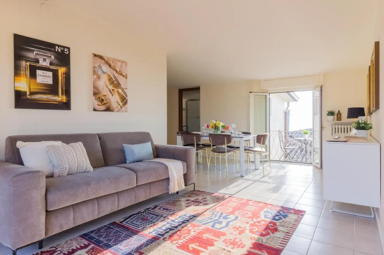 Apartment Bardolino Fronte Lago Di Garda, La Finestra Sull'Acqua