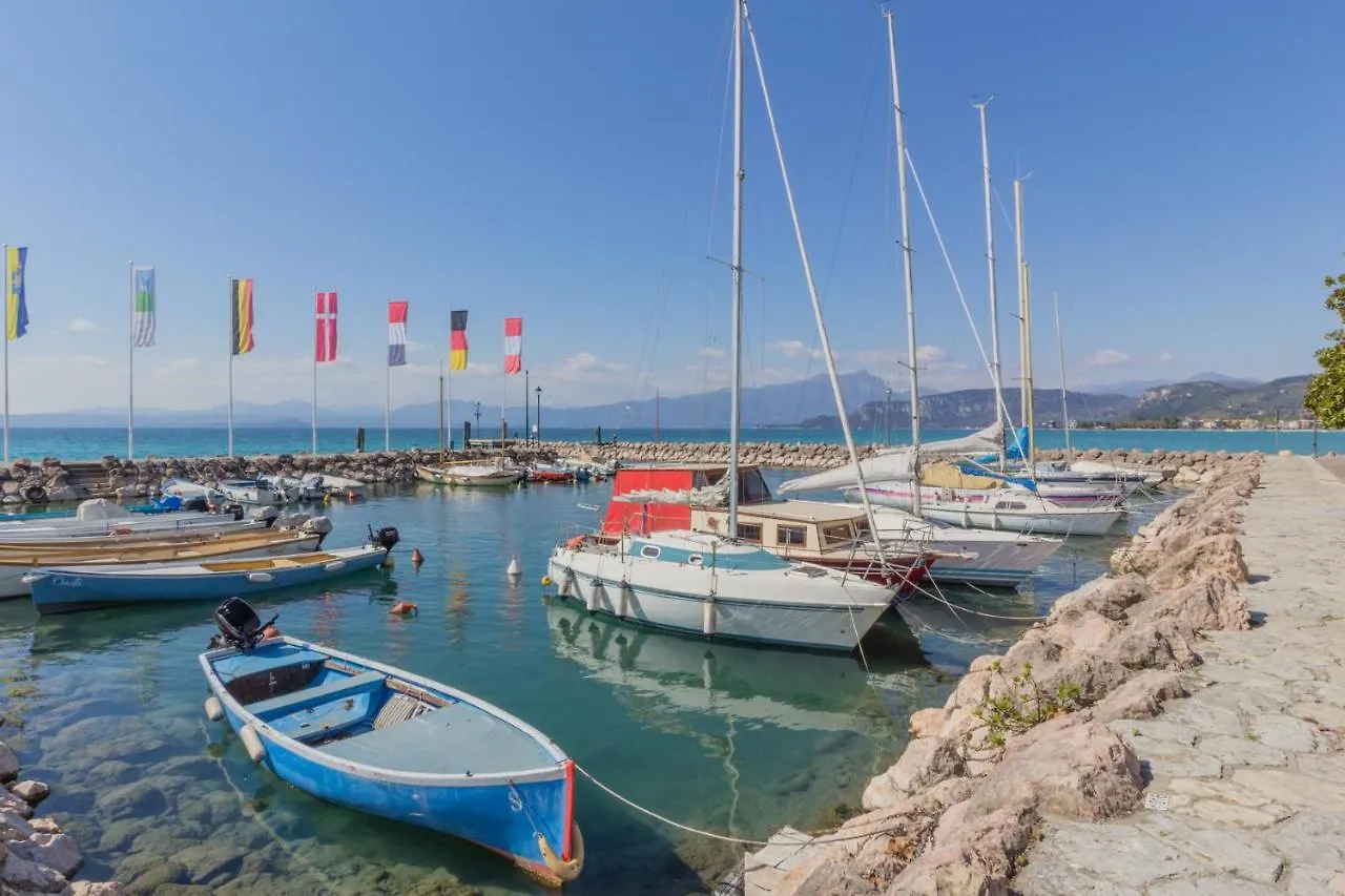 Bardolino Fronte Lago Di Garda, La Finestra Sull'Acqua Italy